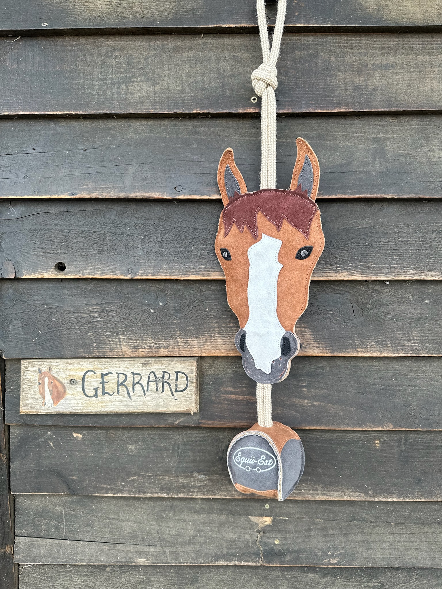 Gerrard horse stable toy enrichment toy for horses horse boredom toy stable enrichment toy equinox enrichment toy horse stable accessory durable horse toy for stable play horse playing with enrichment toy stable